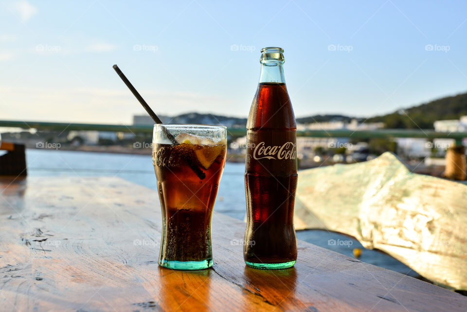 Coca cola in a glass with ice