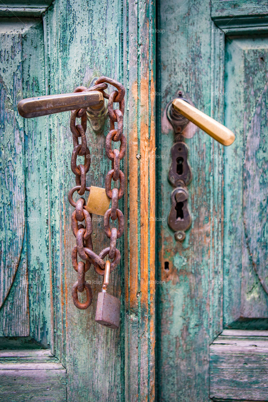 Amazing Aqua door with chain