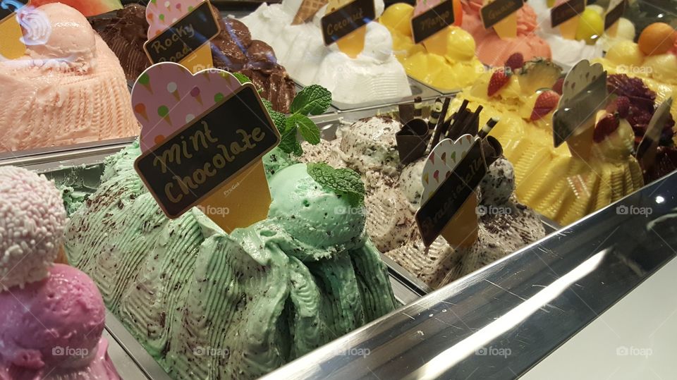 Gelato dessert bar