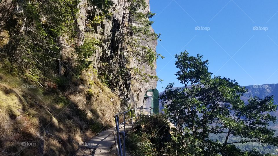 side trail of Beacon rock