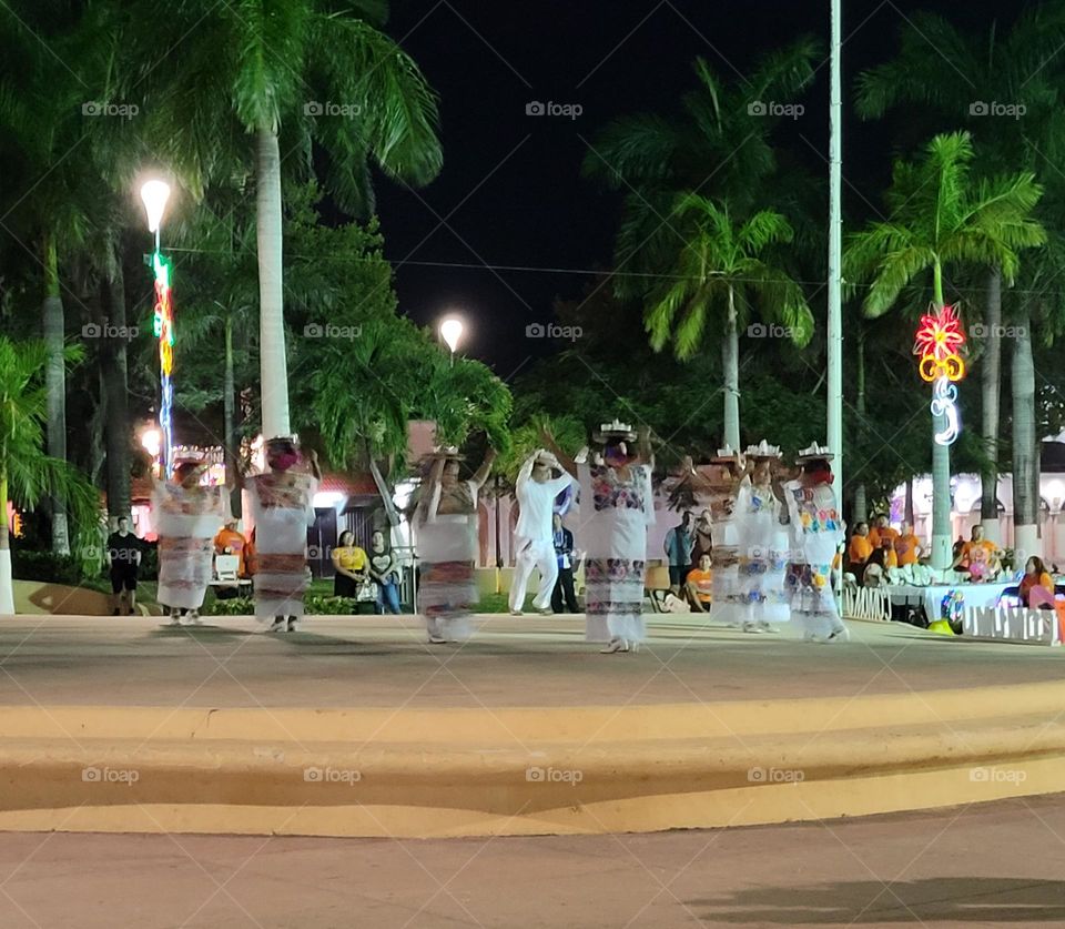 festejos tradicionales en la noche