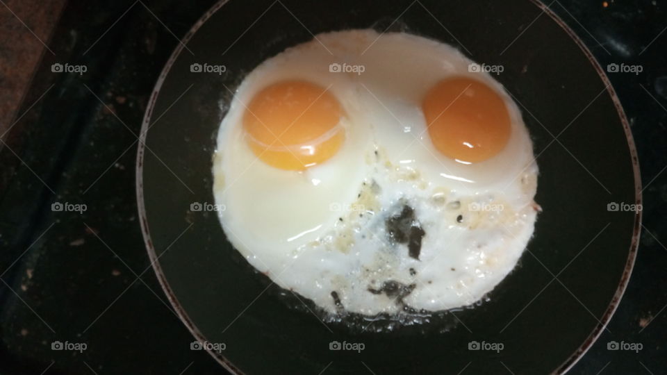 egg eyes