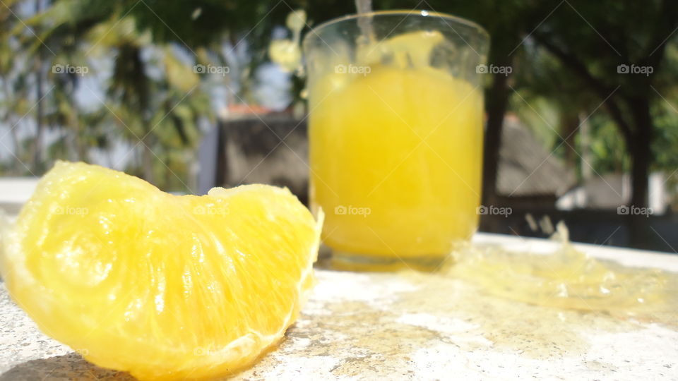 Orange juice and orange slice