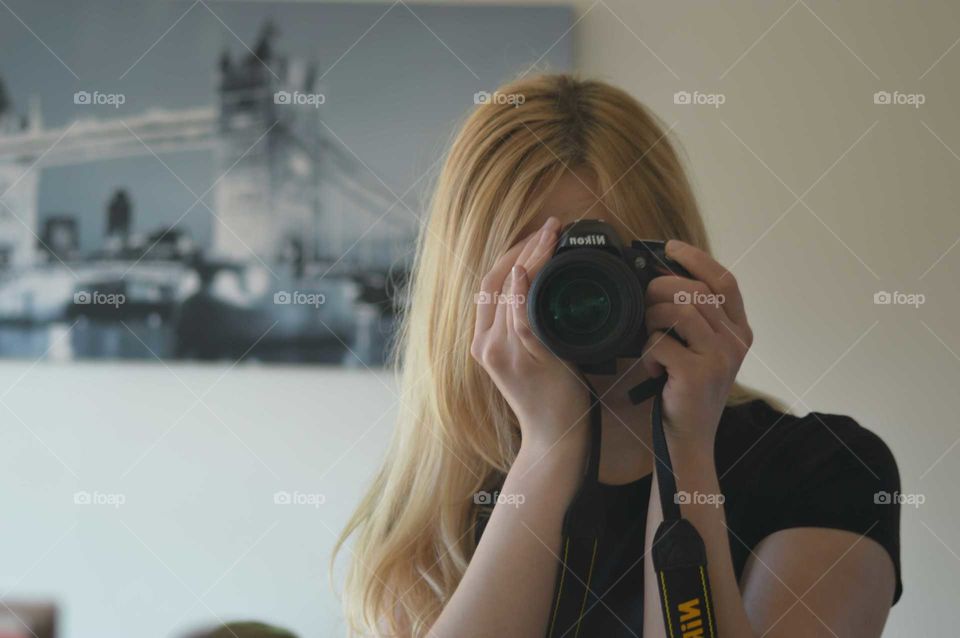 blond woman Nikon photographer