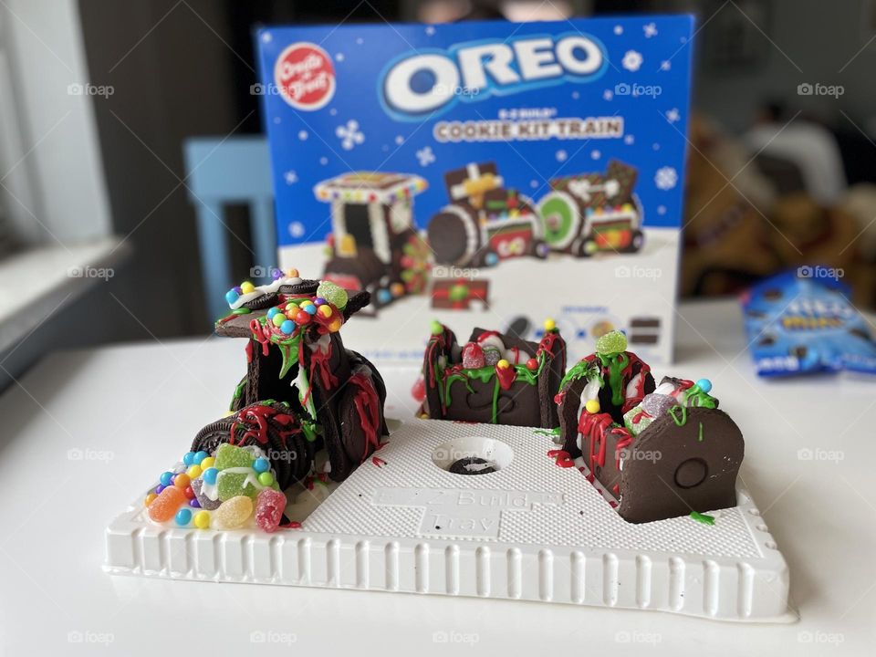 Expectation versus reality on building Oreo train Christmas kit, making memories with toddlers, fun activities with toddlers, Christmas fun at home 