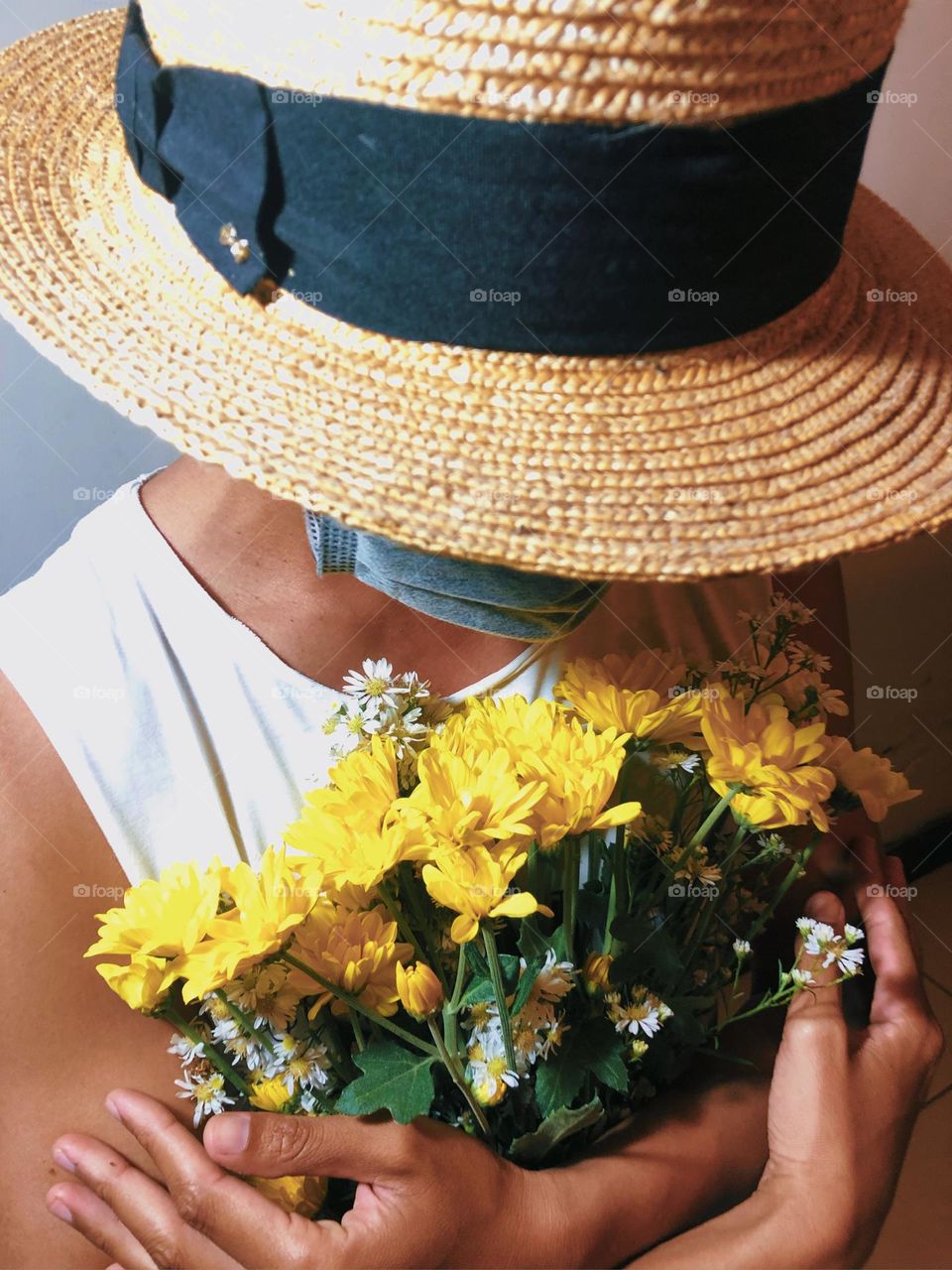 Human hug flowers describes wanting world peace