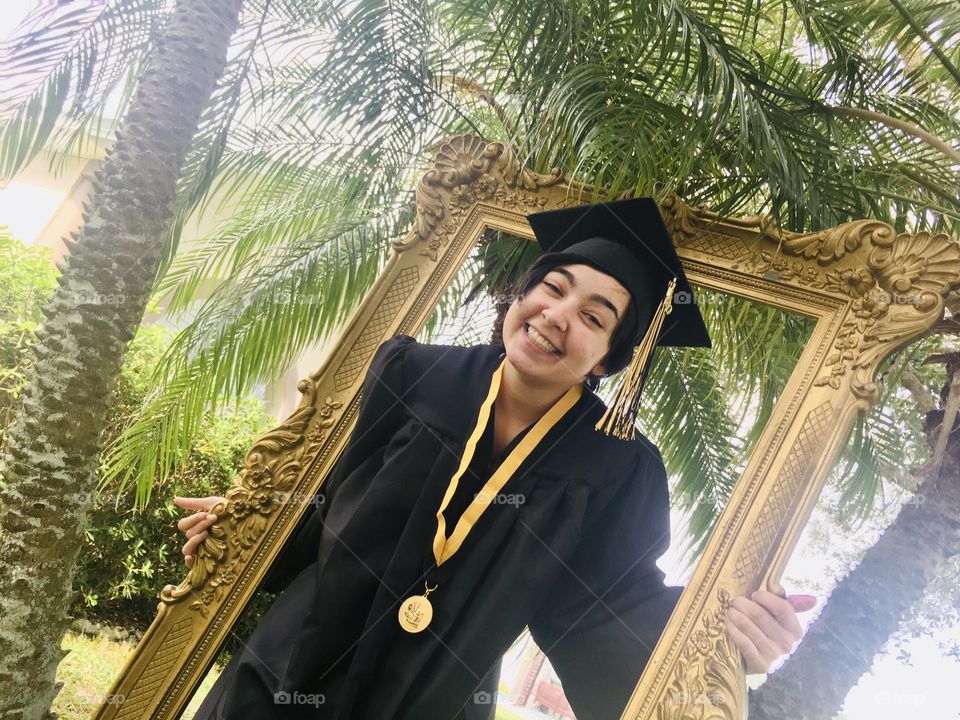 Graduate going through a frame 🖼