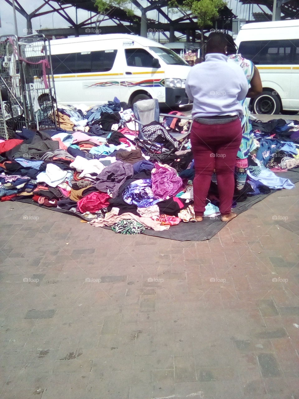 second hand clothing stand