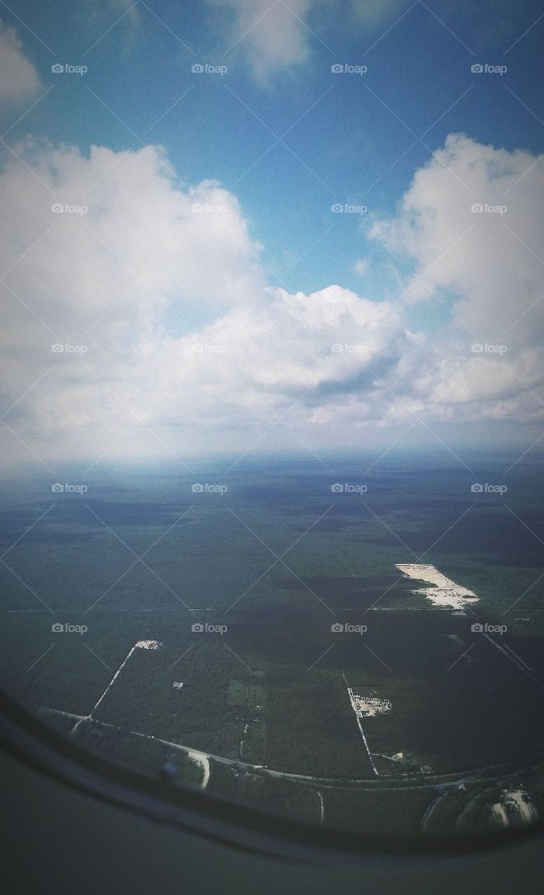 Vista desde la ventana de un avión