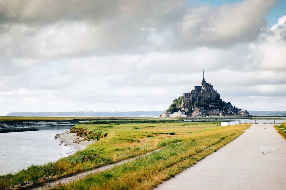 I feel like, I keep one foot in the real world while another one is in a fairy tale.
#FotoTravelio #SaintMichel #Normandy #France 🇫🇷