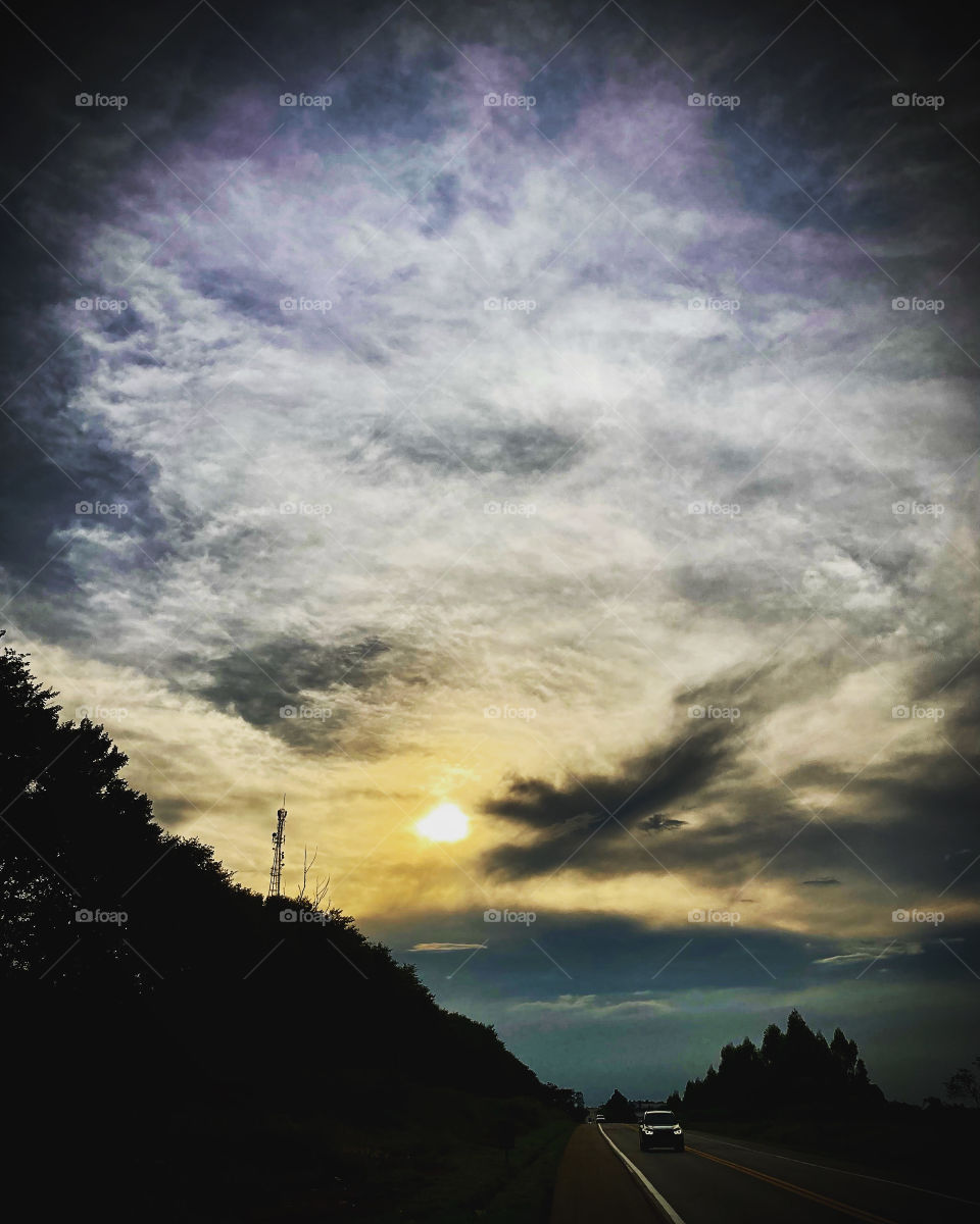 Alone on the road.  Maintaining distance and social isolation. Here in Brazil, we are afraid of the pandemic. / Sozinho pela estrada. Mantendo distanciamento e isolamento social. Aqui no Brasil, estamos com medo da pandemia. 