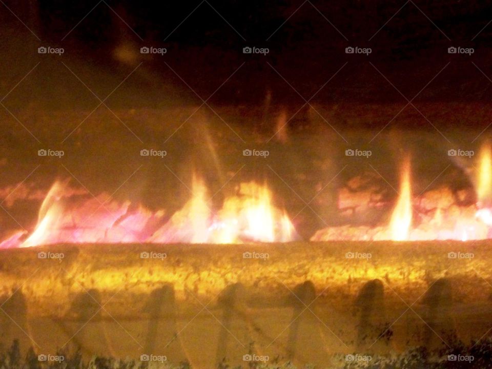 Burning fire quality fireplace