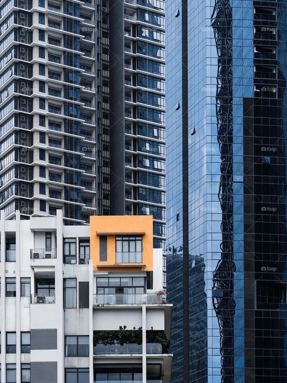 Contrasting apartment design in Kuala Lumpur, Malaysia