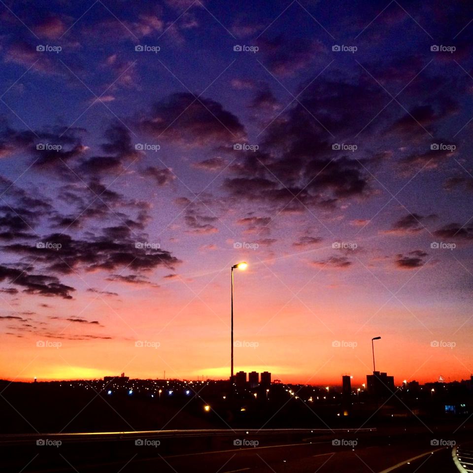 PURPLE COLOR - 🌄🇺🇸 An extremely beautiful dawn in Jundiaí, interior of Brazil. Cheer the nature! / 🇧🇷 Um amanhecer extremamente bonito em Jundiaí, Interior do Brasil. Viva a natureza! 
