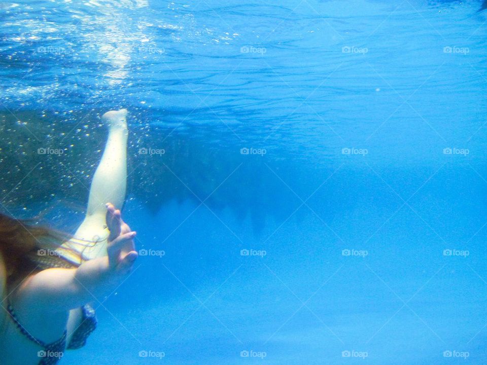 Underwater girl 