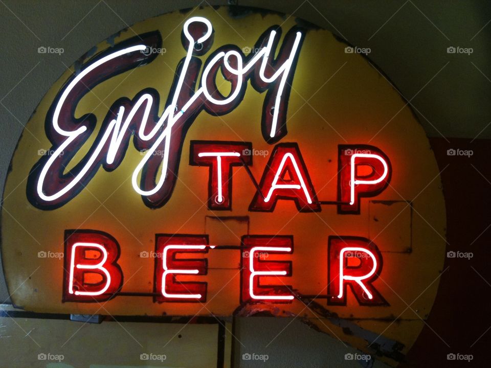 Tap Beer. Neon beer sign