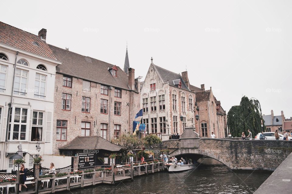 Bruges is a city that will capture your heart💘
•
 It is a city of human proportions 👨‍👩‍👧‍👧, but one that can never be truly fathomed. Its history has made it great, a fact that garnered it the title 📜of a Unesco World Heritage City 🏛. 
