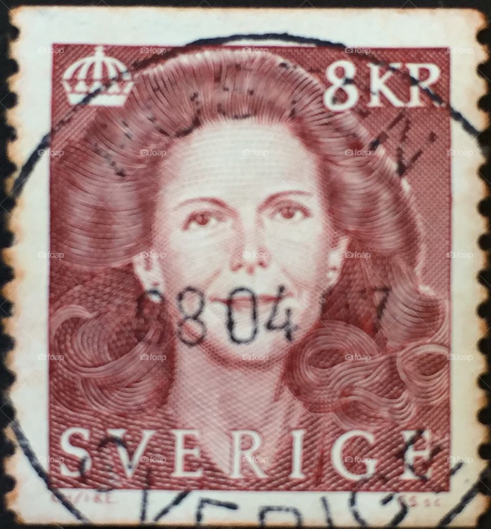 Swedish 8 kronor stamp in red showing portrait of a lady