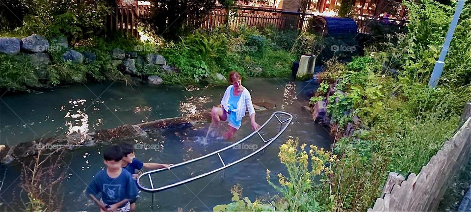 A small brook invites to practice water treading, a healthy exercise after “Dr Kneipp” designed to strengthen the circulation. We are in the vicinity of “Garmisch-Partenkirchen” in the Bavarian “Alps”. 2024. Hypnotic Productions