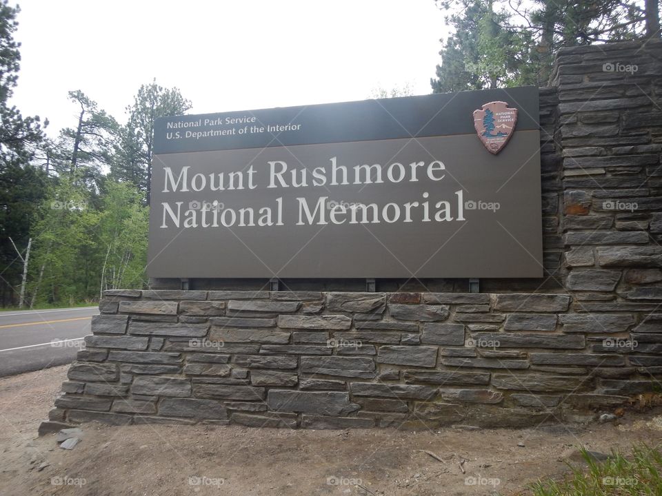 Mount Rushmore sign