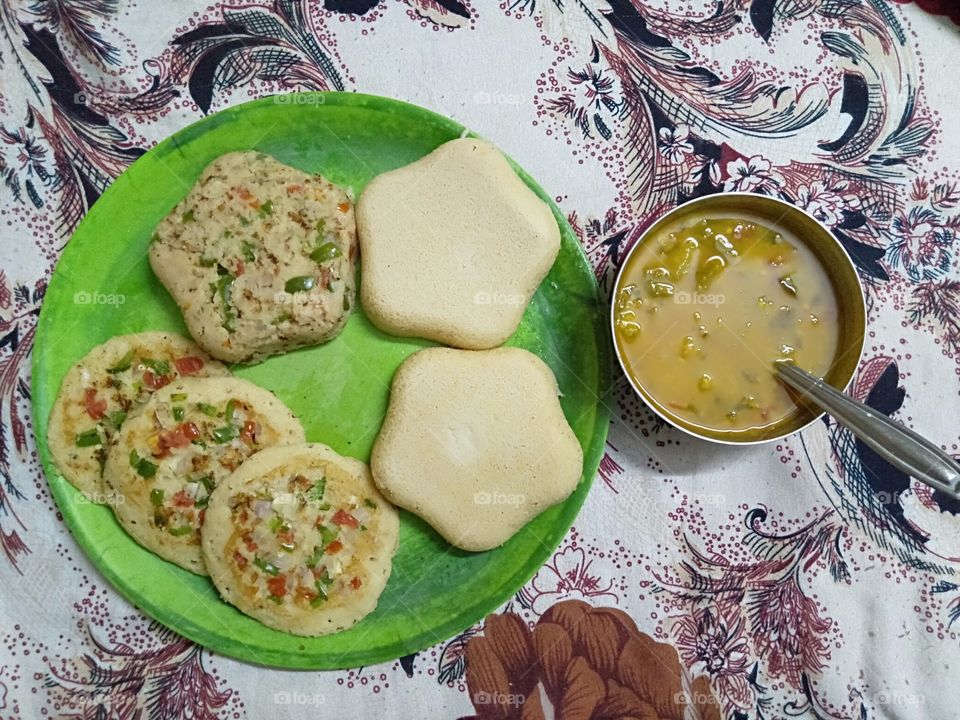 Trying South Indian cousin "Rava Idli"