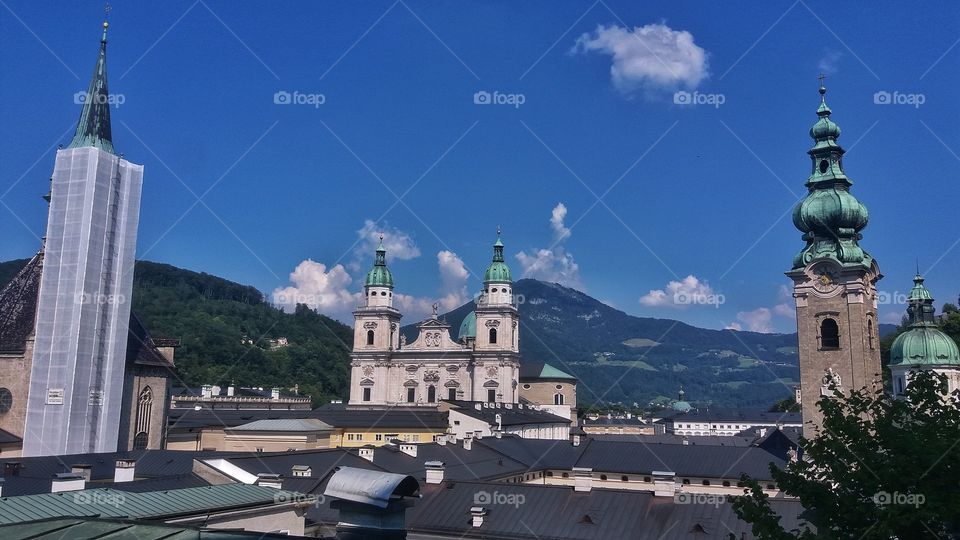 A group of Austrian tourists took pictures at will, the favorite resort of their life.