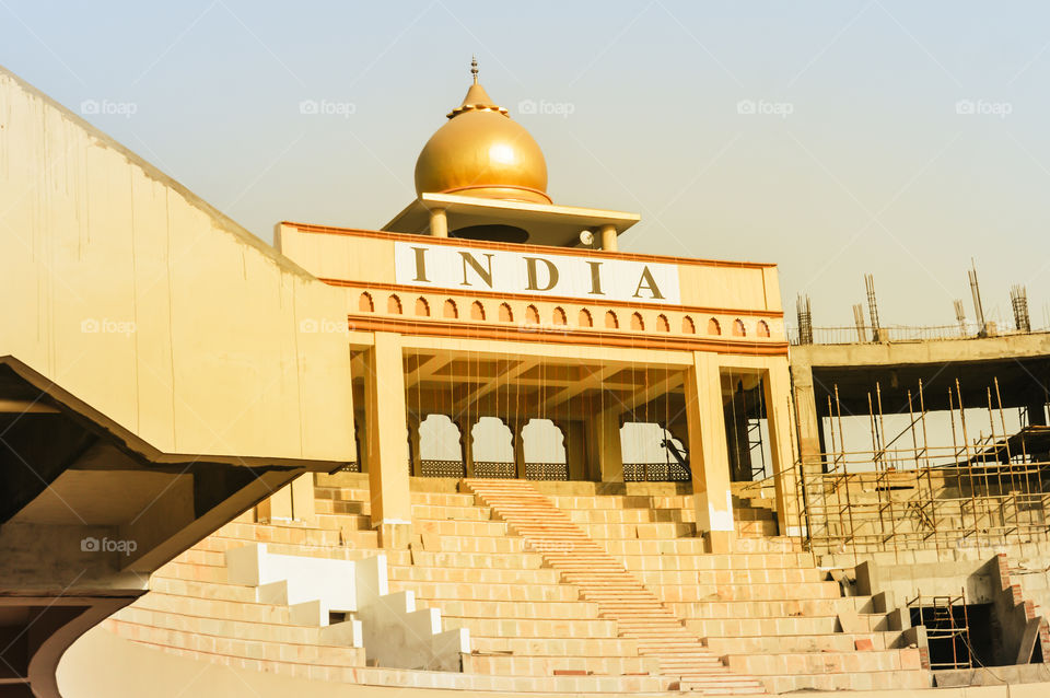 Wagah border entrance PUNJAB, INDIA, ASIA : The gate is located 24 kilometres from Lahore, Pakistan and 20 miles from Amritsar and 3 km from ATTARI village. Migrants entered from this border crossing