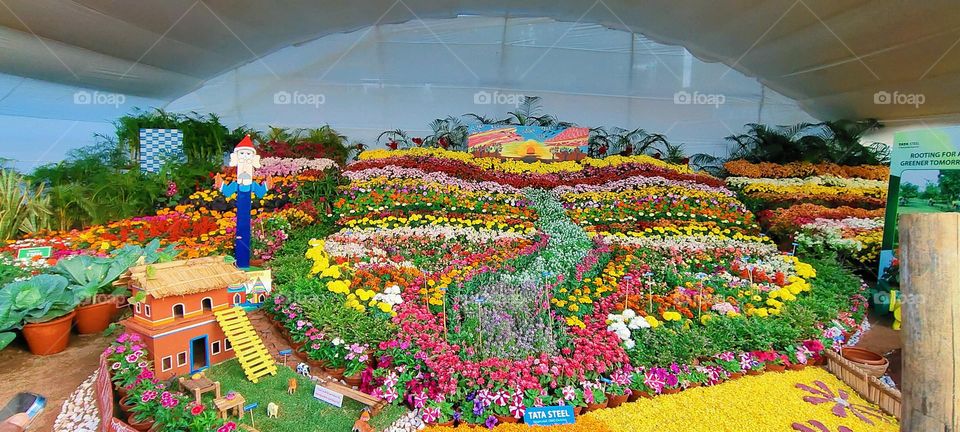 How creative the beautiful flowers are! flowers help us creating beautiful world.