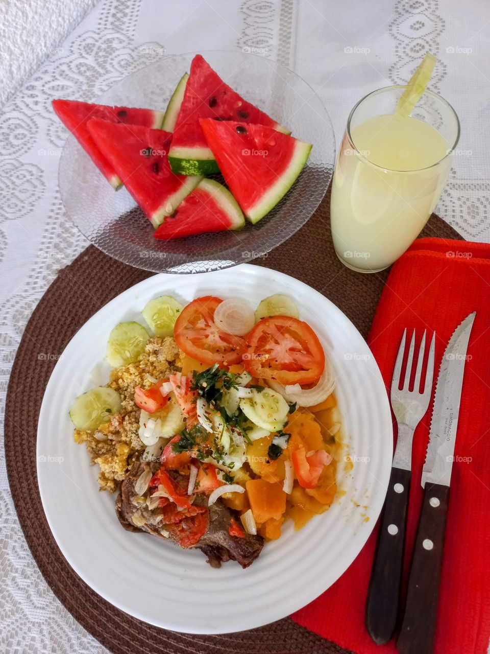 Os benefícios  de uma alimentação  saudável.  As pessoas que se alimentam de forma equilibrada e saudável , têm uma qualidade de vida melhor, prevenindo doenças  e fortalecem o sistema imunológico