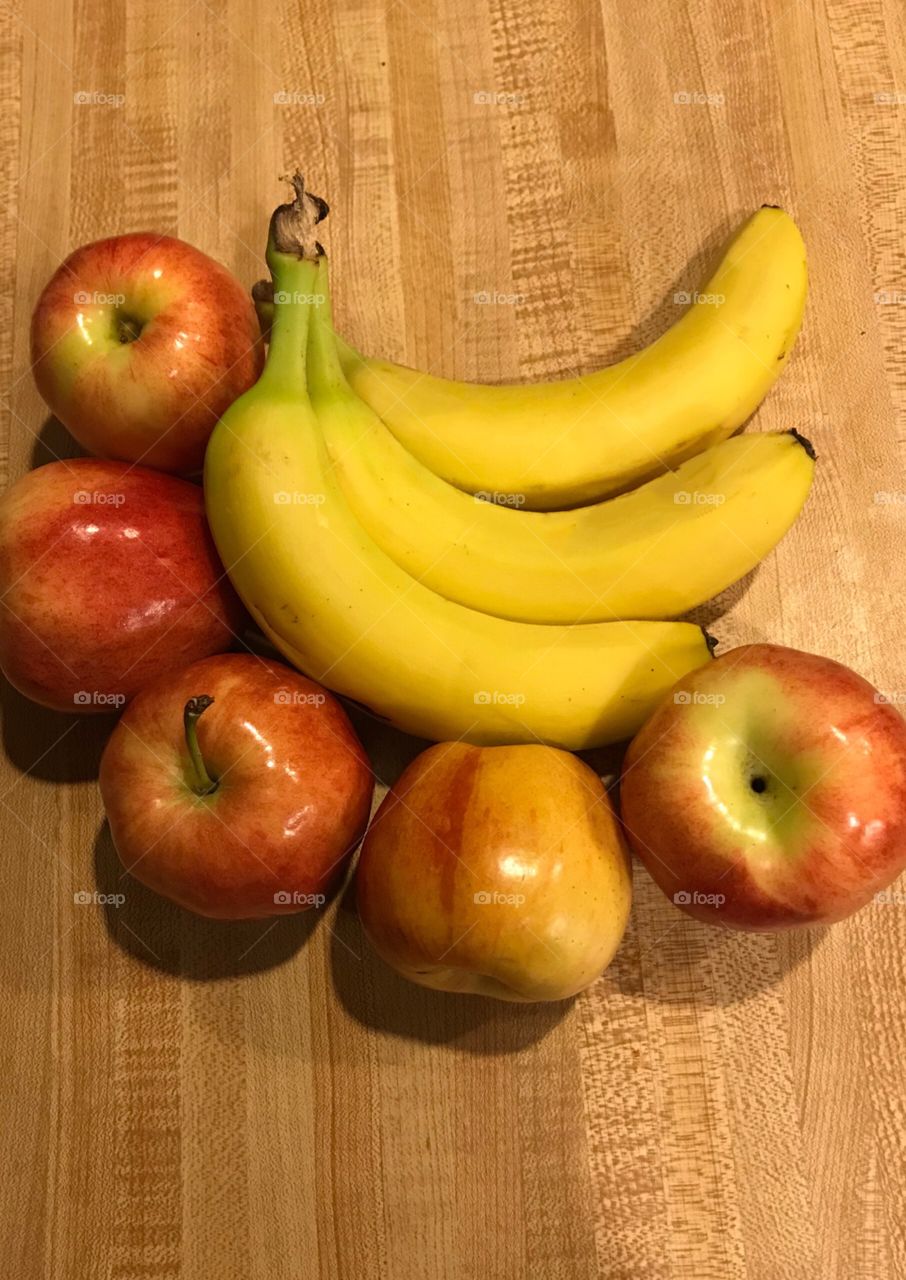 I like to eat apples and bananas