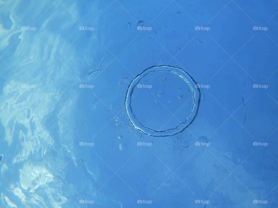 Make a circle under water 💦