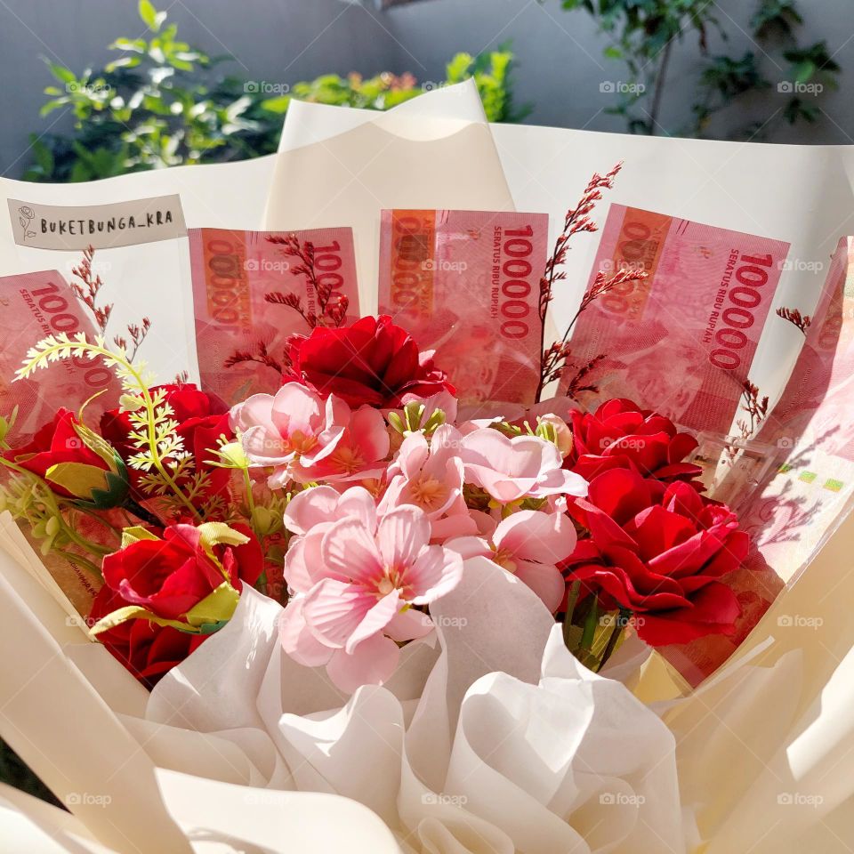 Flowers with Indonesian money "Rupiah".