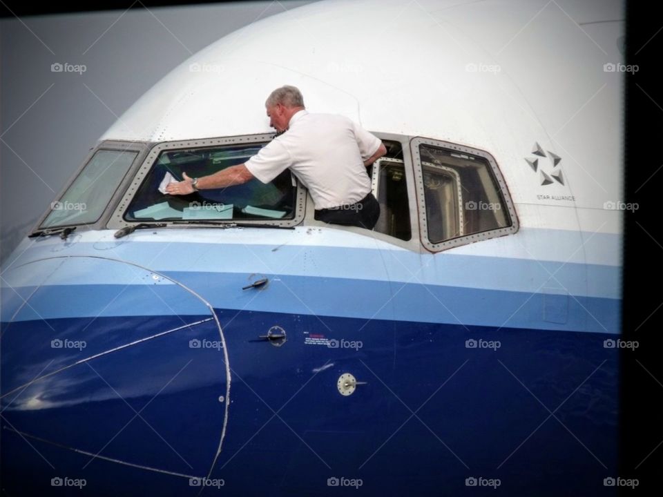 Human windshield washer