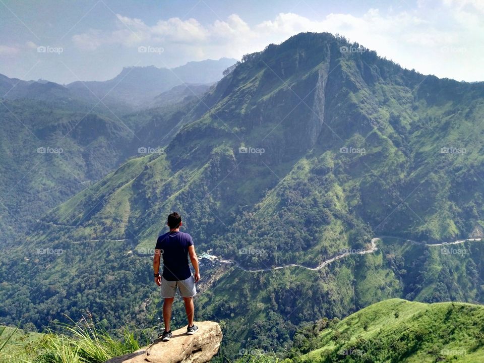 Ella is a hiking hotspot in the center of Srilanka If you want to enjoy some of the best views without needing to hike for hours, Little Adam’s Peak is one of the perfect treks