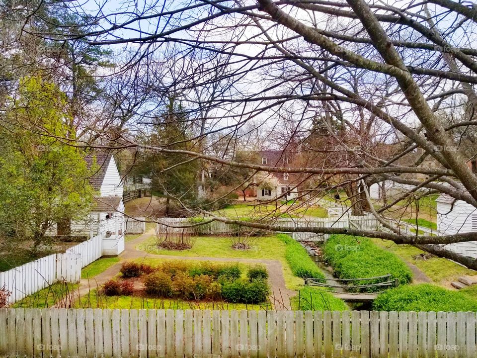 Colonial Neighborhood