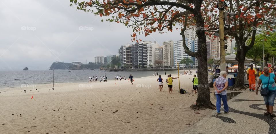 Limpeza na areia da praia de Icaraí. 👏👏👏👏