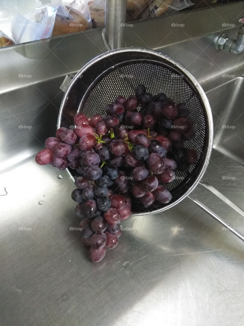peak me some grapes