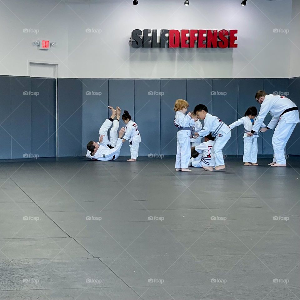 Jiu Jitsu class, little girl takes down teacher in Jiu Jitsu class, cute little girl good at martial arts