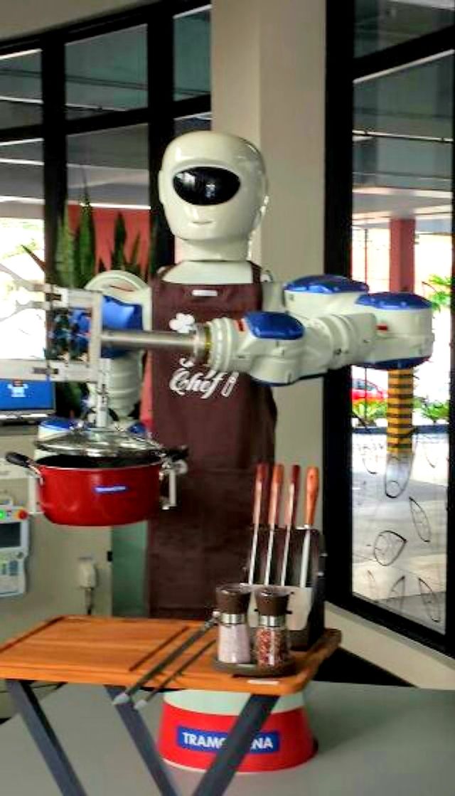 Robô da Tramontina em Bento Gonçalves, RS, Brasil! Adorei ter um dia de folga da cozinha!