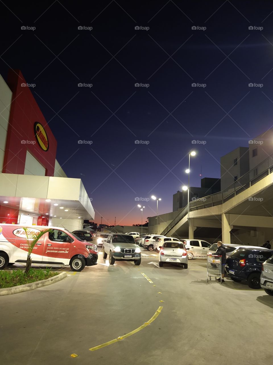 Estacionamento mercado Jacomar PR Brasil