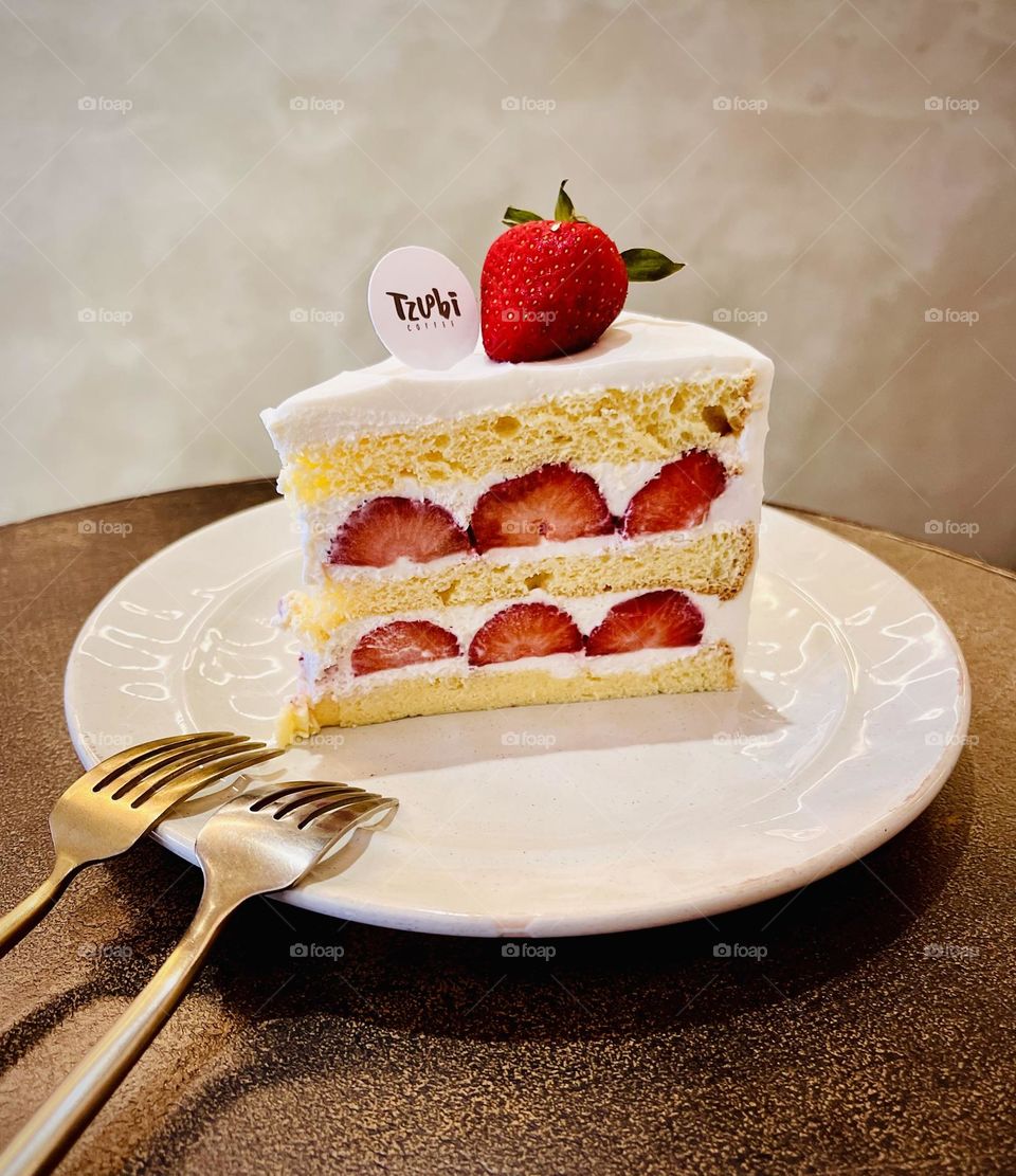 Strawberry cake