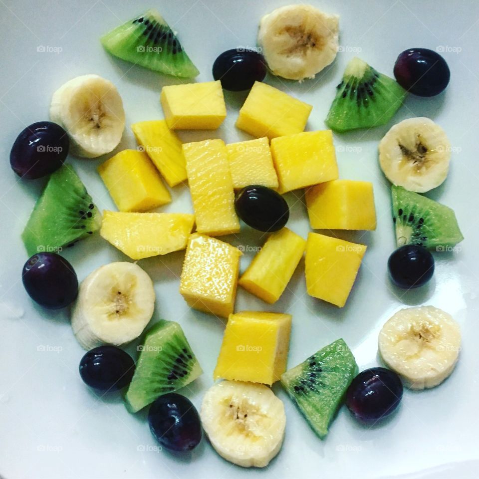 Nossas #sobremesas saudáveis (nada de #chocolate ou #doces): #banana, #manga, #kiwi e #uva!
🍌 🥭 🥝 🍇 
#frutas #saúde #vitamina #potássio #alimentação 