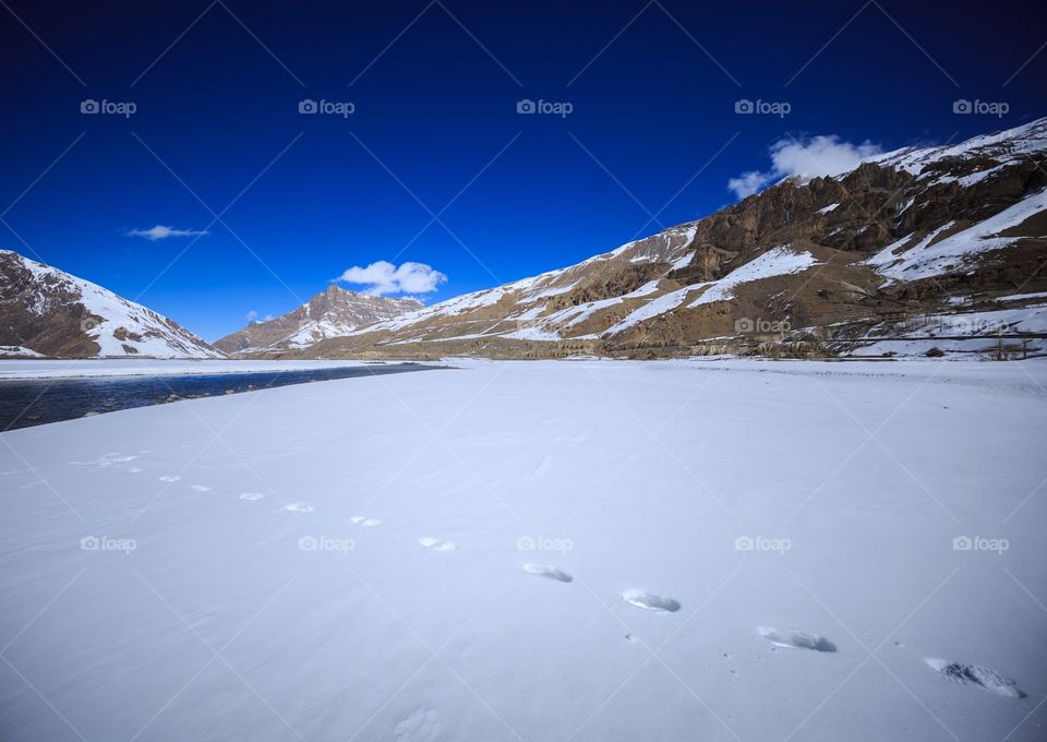 footprints  on the snow till the lake...!!