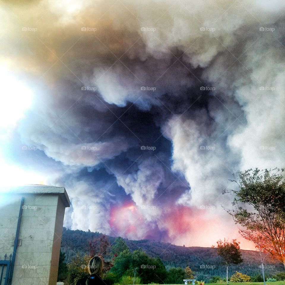 Camp fire in California as it comes a knocking