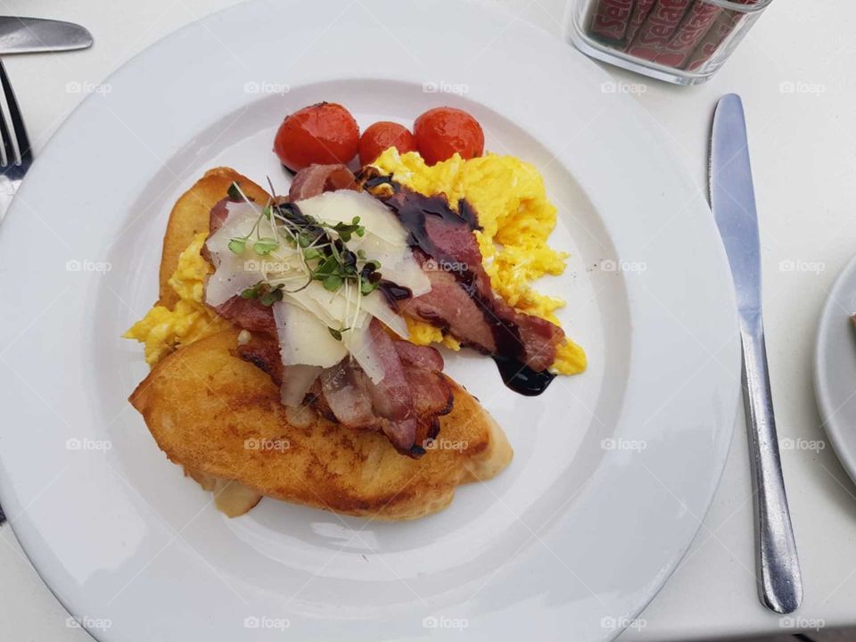 breakfast at cape point vineyard