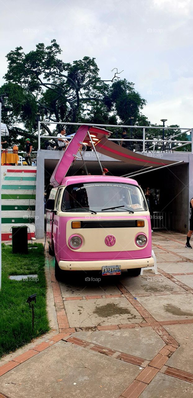 Itinerant fur shop, ice cream cart that goes from one place to another selling flavored popsicles through the streets of Maracay in Venezuela