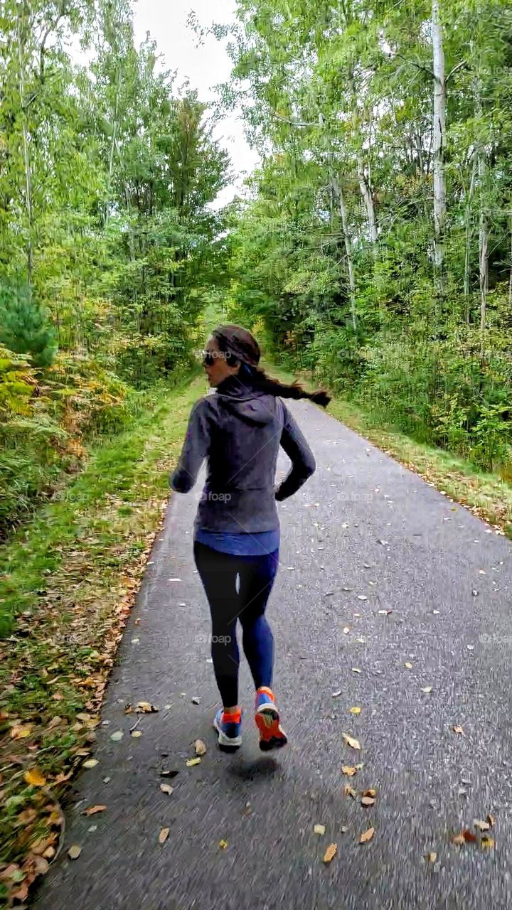 jog with braided hair