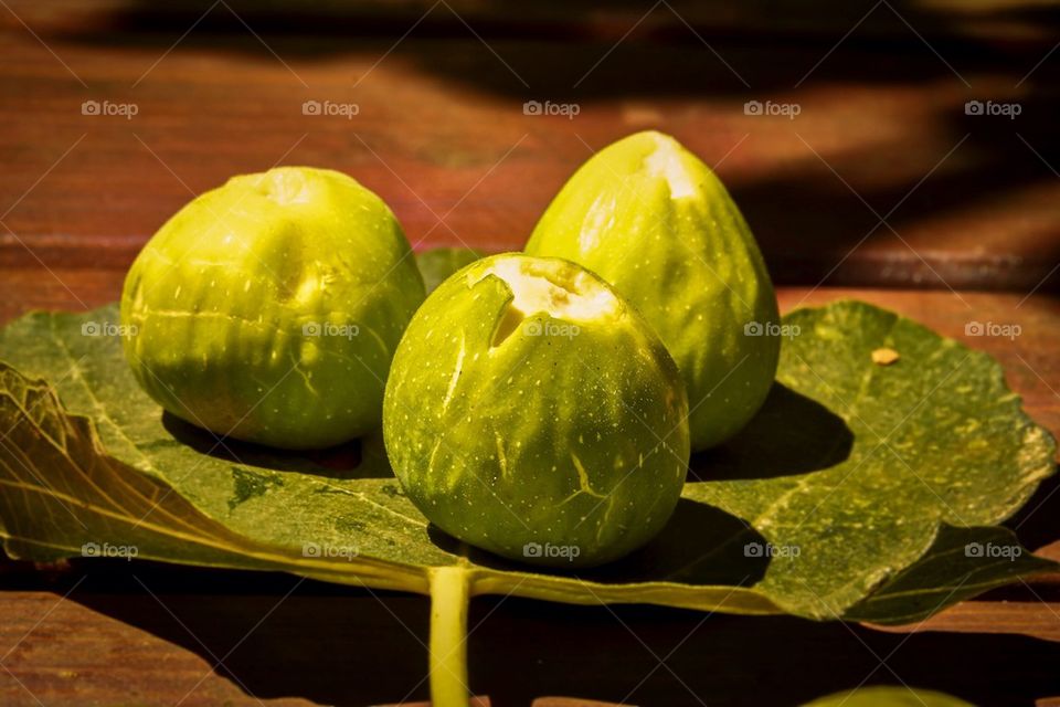 Figs from tree 