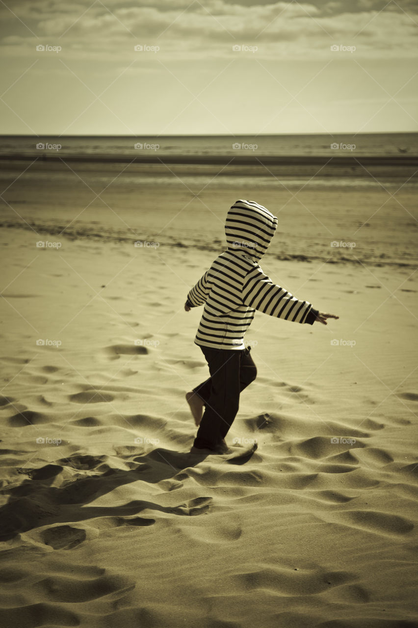 Kid running on the beach. Thitiwin enjoying the beach at Le Touquet - France