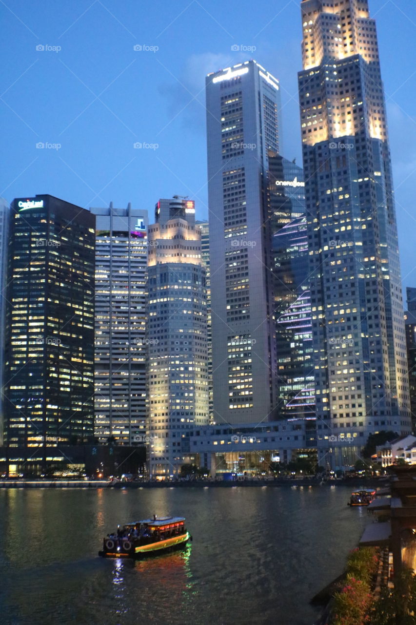 Beautiful buildings by night - Singapore 2018